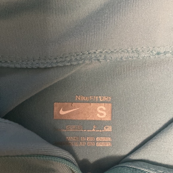 Women’s Nike Pullover Size Small - Picture 3 of 3